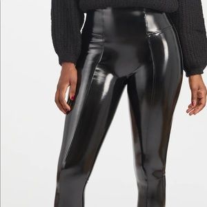 Faux patent leather legging 🖤